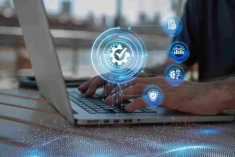 A imagem ilustra o conceito de PDV (Point of Sale) digital, mostrando um laptop com ícones de tecnologia e comércio em volta, como proteção, gráficos e processamento. No contexto do artigo sobre o PDV da ONCLICK, isso reflete a integração de sistemas de PDV com soluções tecnológicas avançadas para melhorar a gestão de vendas, financeiras e operacionais em um ambiente varejista.