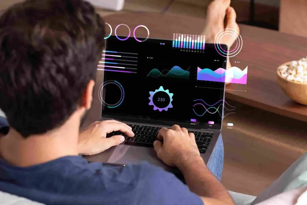 A imagem mostra uma pessoa analisando gráficos e dados em um notebook com ícones e indicadores em volta, simbolizando a gestão e a análise de desempenho de negócios. No contexto do artigo sobre a escolha do melhor ERP para uma empresa, isso reflete a importância de selecionar um sistema que ofereça insights valiosos, integração com outros processos e facilidade de uso para auxiliar na tomada de decisões e no gerenciamento eficaz das operações empresariais.